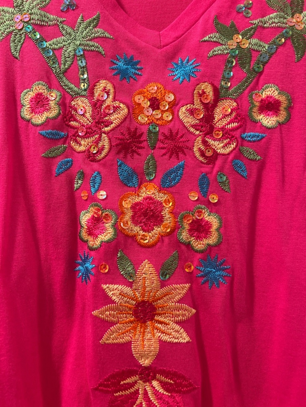 Beautiful embroidered V-neck top 1X hand washable - Picture 2 of 12